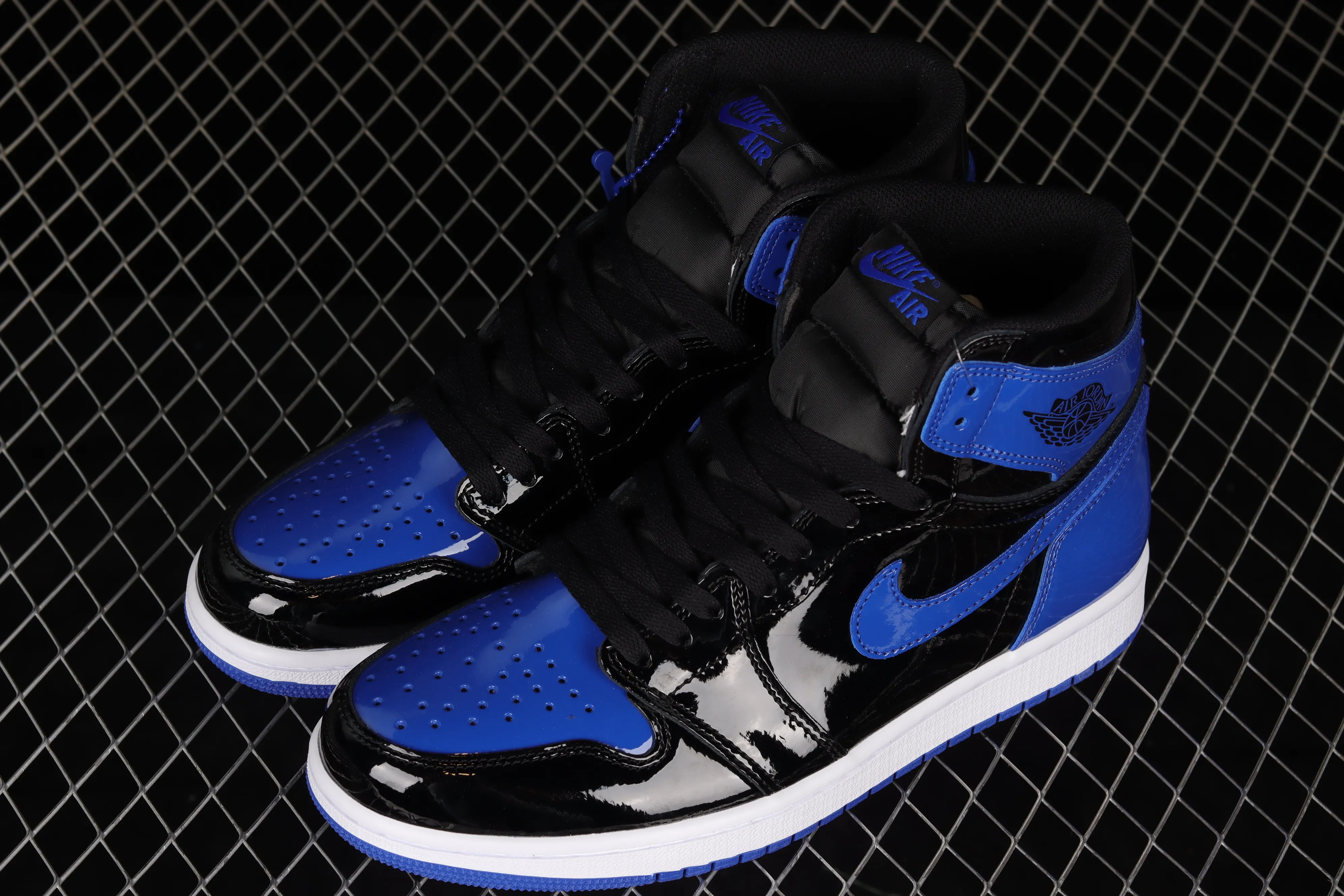 All categories Air Jordan Jordan series basketball shoes Air Jordan 1 High Air Jordan 1 Retro High AJ1 Joe 1 patent leather black and blue 555088-400